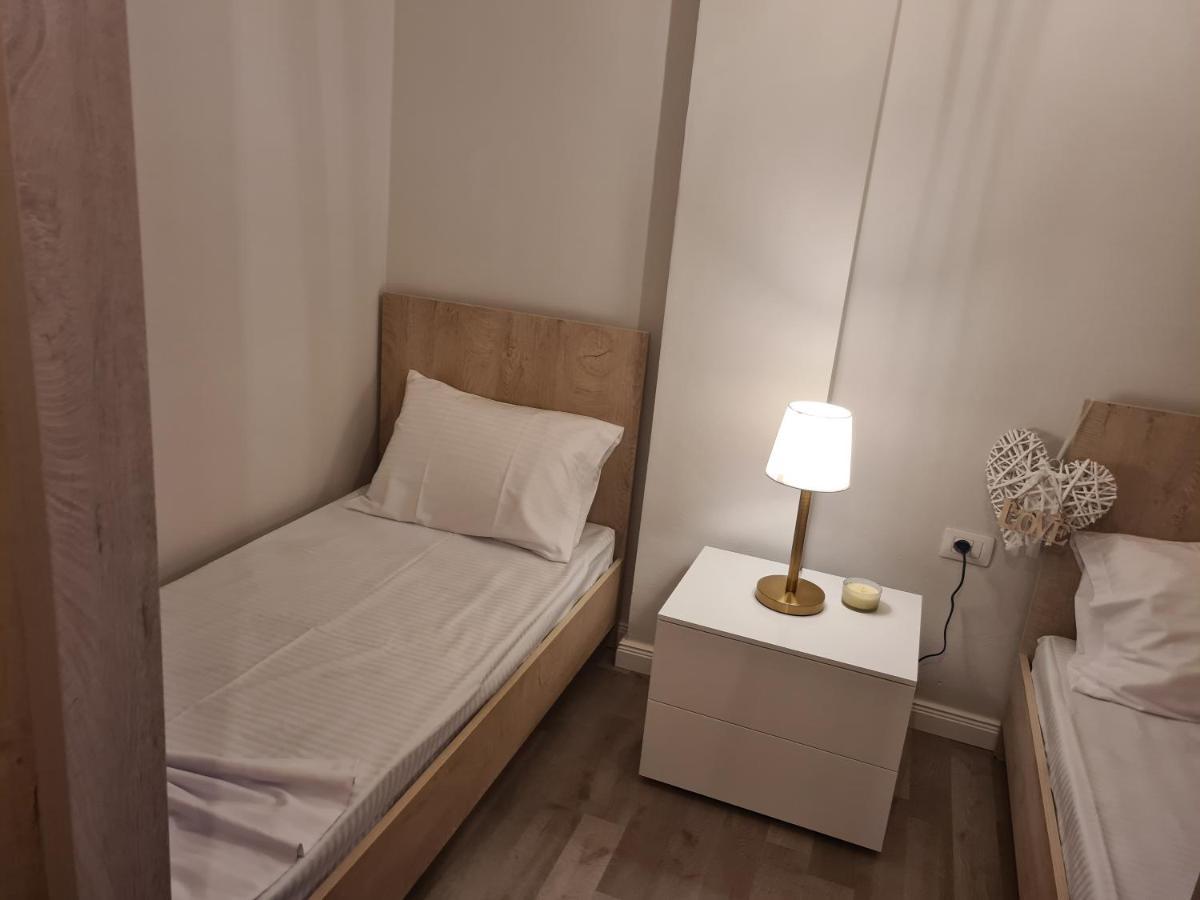 Old Beach Apartment Vlora ภายนอก รูปภาพ
